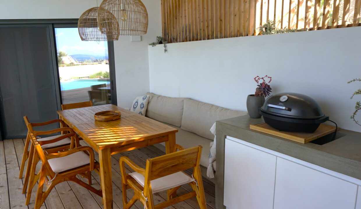 outside table (2)