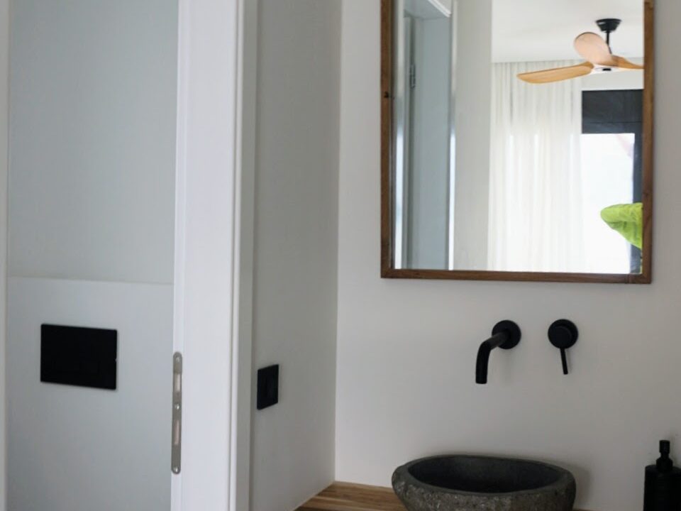 MASTER BEDROOM ENSUITE (4)